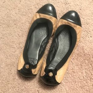 TORY BURCH TAN AND BLACK FLATS